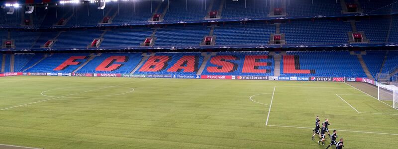 Im St. Jakob-Park Stadion soll ein Public Viewing für 20.000 Menschen organisiert werden. (Archivbild) - Foto: Georgios Kefalas/Keystone/dpa