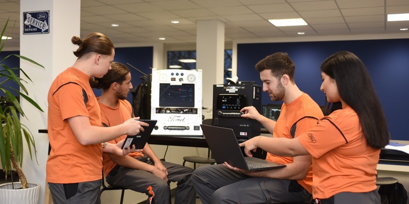 154 junge Menschen starten ihre Ausbildung bei den Ford-Werken - Foto: presseportal.de