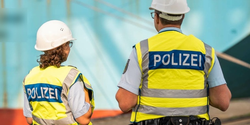 BPOL-HB: Bundespolizei fasst gesuchten Mann auf Offshore-Schiff - Foto: presseportal.de