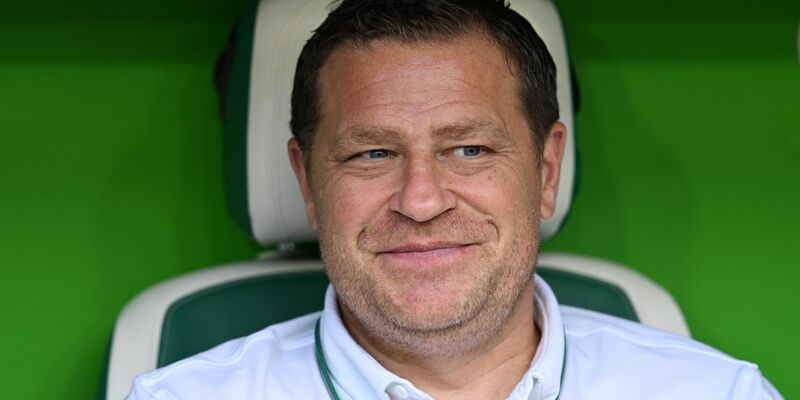 Sportvorstand Max Eberl erklärt den Fall Jonathan Tah. Der Nationalspieler wechselt nicht zum FC Bayern. - Foto: Swen Pförtner/dpa