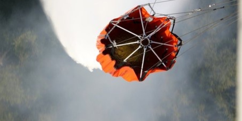 BPOLD 11: Brandbekämpfung aus der Luft: Die Bundespolizei im Einsatz gegen den Waldbrand im Landkreis Teltow-Fläming - Foto: presseportal.de