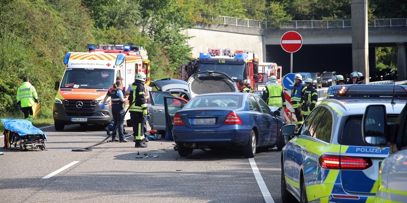 FW LK Neunkirchen: Zwei Verletzte bei schwerem Verkehrsunfall auf B41 bei Neunkirchen - Foto: presseportal.de