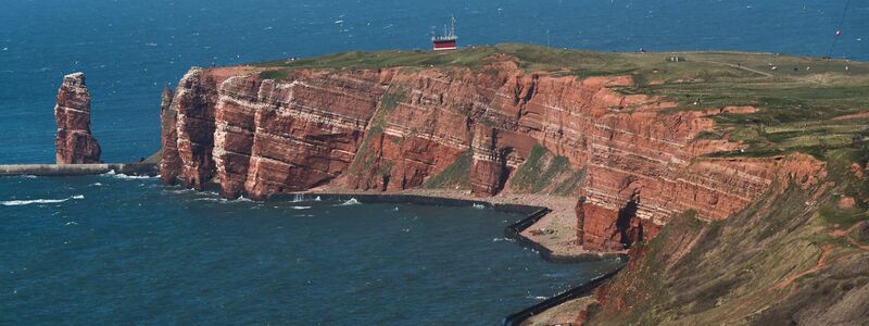 Eine der wenigen Ausnahmen: Auf der Nordesseinsel Helgoland blieb es recht kühl. (Archivbild) - Foto: Christian Charisius/dpa