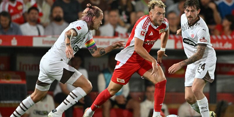 Für Bo Svensson war die Partie gegen St. Pauli das erste Heimspiel als Union-Trainer. - Foto: Christophe Gateau/dpa