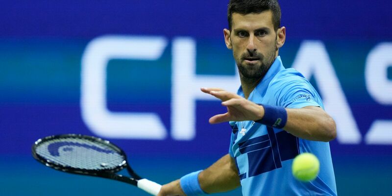Novak Djokovic scheitert bei den US Open in der dritten Runde - so früh wie seit 2006 nicht mehr. - Foto: Julia Nikhinson/AP/dpa