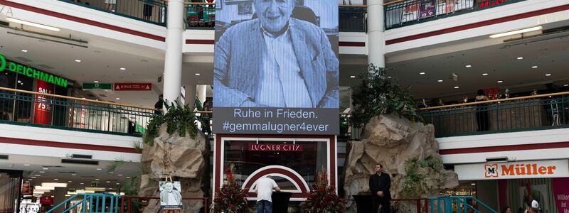 Im Lugner-Shoppingcenter war auch eine Gedenkstätte eingerichtet. (Archivbild) - Foto: Tanja Ungerböck/APA/dpa