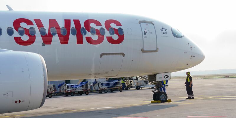 Personalengpass zwingt Swiss zu Flugstreichungen. (Archivbild) - Foto: Andreas Arnold/dpa