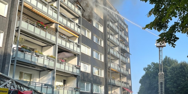FW-Heiligenhaus: Wohnungsbrand im fünften Obergeschoss eines großen Mehrfamilienhauses in Heiligenhaus Unterilp - Foto: presseportal.de
