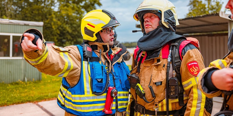 FW Gronau: 130 deutsche und niederländische Feuerwehrkräfte üben gemeinsam / Gelebte Zusammenarbeit der Feuerwehren aus der niederländisch-deutschen Grenzregion beim 2. Internationalen Treffen der Feuerwehren - Foto: presseportal.de