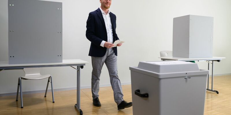 Die CDU von Ministerpräsident Michael Kretschmer gewinnt nach den Prognosen die Landtagswahl in Sachsen. - Foto: Robert Michael/dpa