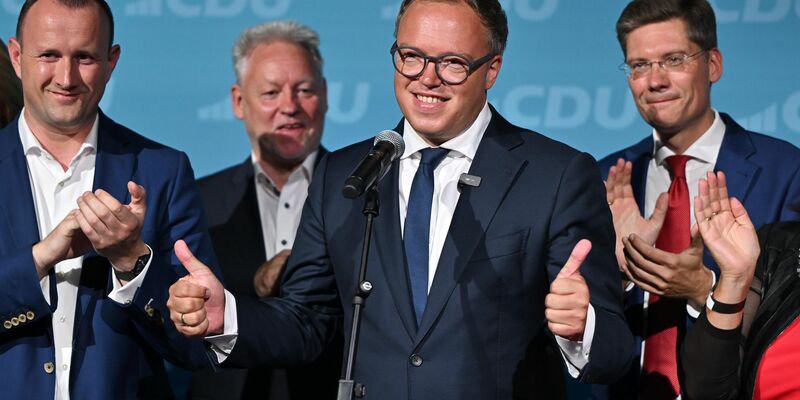 Mario Voigt sieht den Reigerungsauftrag bei der CDU. - Foto: Martin Schutt/dpa