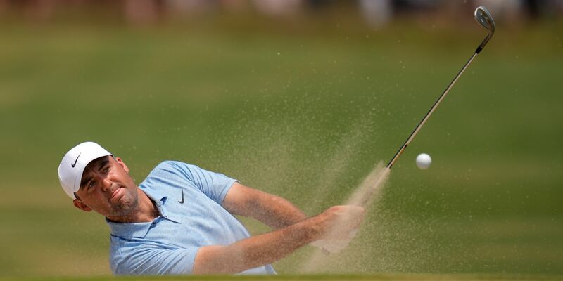 Golfstar Scottie Scheffler hat sich bei der Zubereitung des Weihnachtsessens an der Hand verletzt. - Foto: Mike Stewart/AP/dpa