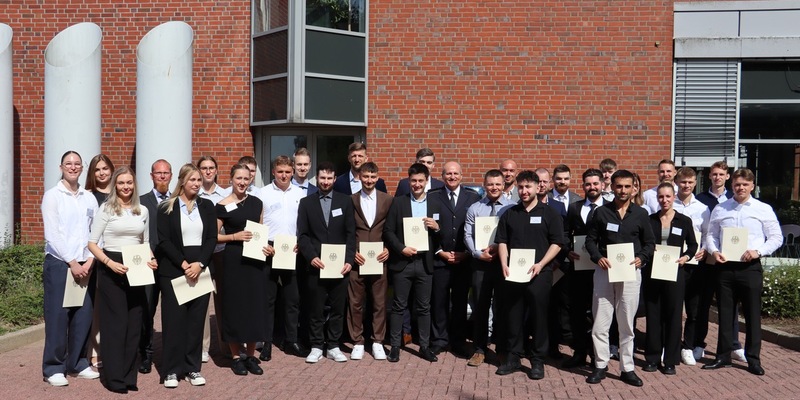 HZA-KI: Einstellung und Vereidigung der Berufseinsteiger beim Hauptzollamt Kiel - Foto: presseportal.de