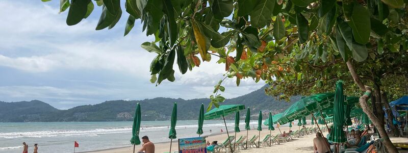 Patong Beach ist einer der bekanntesten Stände auf Phuket. (Archivbild) - Foto: Carola Frentzen/dpa