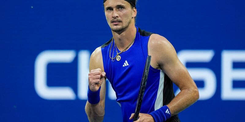Alexander Zverev bejubelt seinen Viertelfinaleinzug bei den US Open. - Foto: Eduardo Munoz Alvarez/AP/dpa