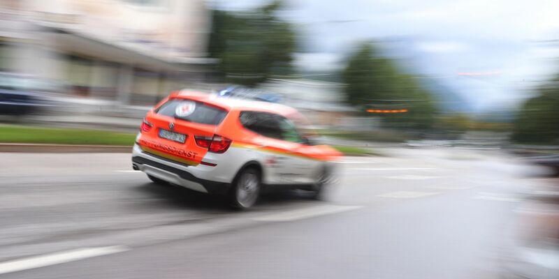 Mehrere Menschen wurden bei einem Unfall mit einem Traktor im Wartburgkreis lebensgefährlich verletzt - auch Kinder sind darunter. (Symbolbild) - Foto: Karl-Josef Hildenbrand/dpa