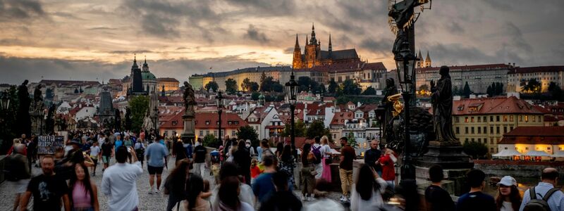 Die Schriftstellerin Daniela Hodrova ließ sich für ihre Geschichten oft von ihrer Geburtsstadt Prag inspirieren. (Symbolbild) - Foto: Michael Probst/AP