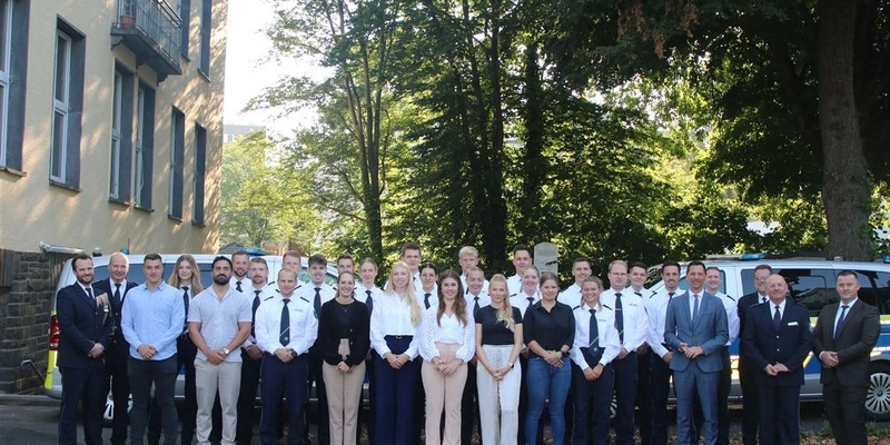 POL-SI: Frischer Wind für die Kreispolizeibehörde: Landrat Andreas Müller begrüßt 28 Neuzugänge - #polsiwi - Foto: presseportal.de