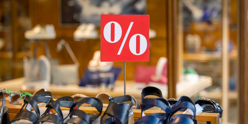 Die Umsätze der Schuhhändler in Deutschland waren in der ersten Jahreshälfte 2024 niedriger als im gleichen Zeitraum des Vorjahres. - Foto: Thomas Banneyer/dpa