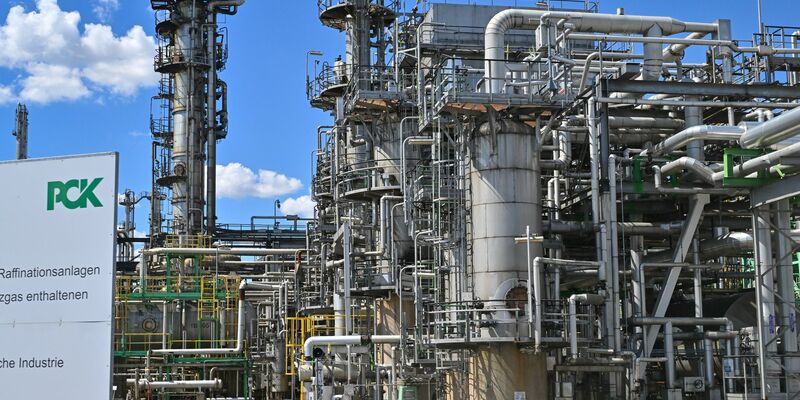 Über den Verkauf der Rosneft-Anteile führt die Bundesregierung Gespräche. (Archivbild)  - Foto: Patrick Pleul/dpa