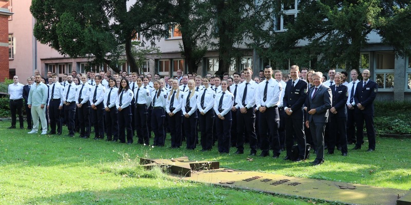POL-NE: Landrat Hans-Jürgen Petrauschke begrüßt neue Polizistinnen und Polizisten im Rhein Kreis Neuss - Kreispolizei freut sich über 83 neue Kolleginnen und Kollegen - Foto: presseportal.de
