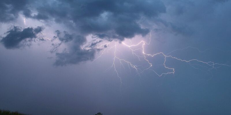 Bis Mittwoch ist die Unwettergefahr durch Starkregengewitter erhöht. - Foto: Alexander Wolf/onw-images/dpa