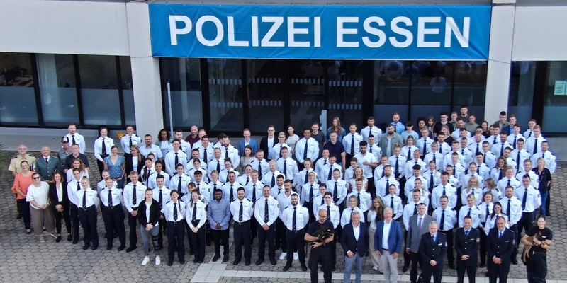 POL-E: Essen/Mülheim an der Ruhr: Polizeipräsidium Essen freut sich über 147 neue Kolleginnen und Kollegen sowie tierische Verstärkung - Foto: presseportal.de