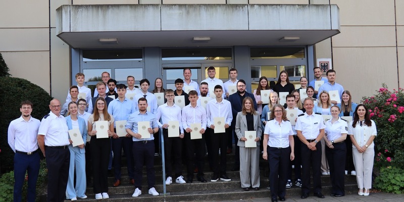 HZA-OS: Berufseinsteiger beim Hauptzollamt Osnabrück; Jetzt Karriere beim ZOLL starten! - Foto: presseportal.de