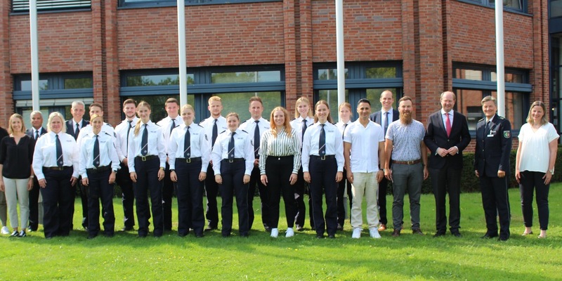 POL-HG: Begrüßung von mehr als 100 neuen Mitarbeiterinnen und Mitarbeitern für das Polizeipräsidium Westhessen - Foto: presseportal.de