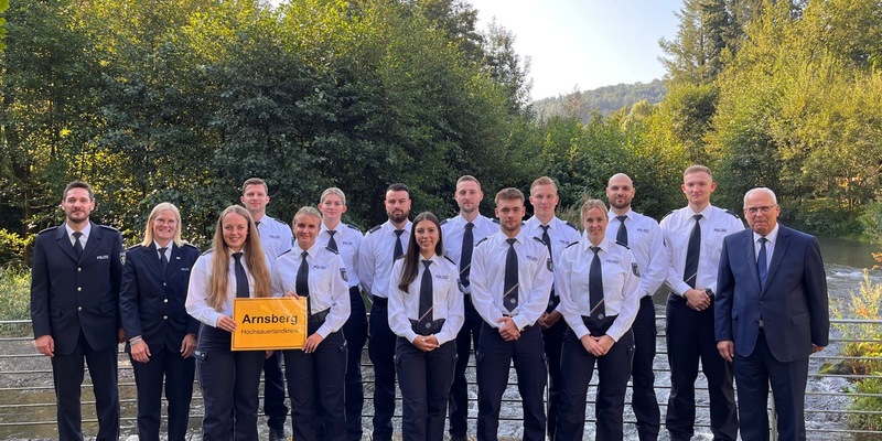 POL-HSK: Landrat Dr. Schneider begrüßt 37 neue Polizistinnen und Polizisten im Hochsauerlandkreis - Foto: presseportal.de