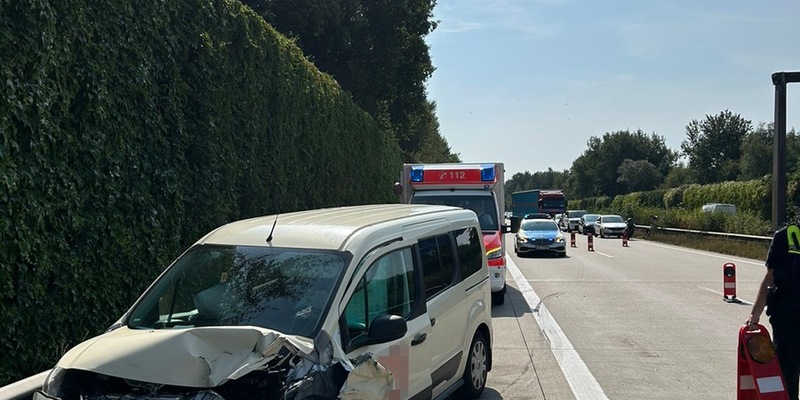 FW Bremerhaven: Auffahrunfall auf der Autobahn - Foto: presseportal.de