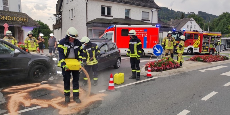 FF Olsberg: Verkehrsunfall mit 3 Fahrzeugen in Olsberg - Foto: presseportal.de