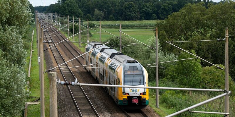 Das Deutschlandticket verursacht hohe Kosten - Bund und Länder streiten seit langem über die Finanzierung. (Archivbild) - Foto: Soeren Stache/dpa
