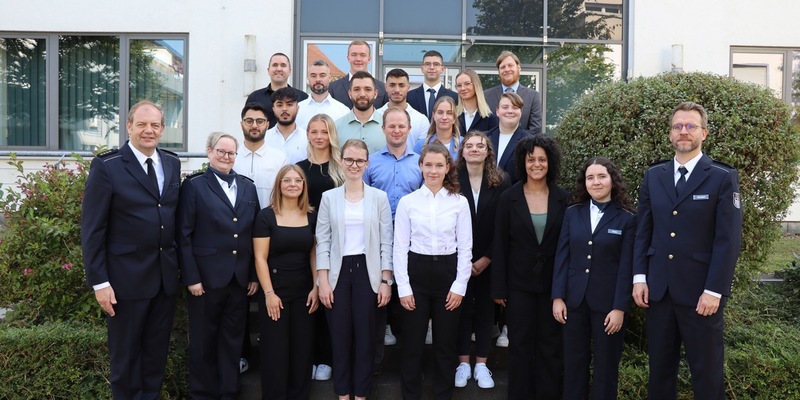 HZA-BI: Berufseinsteiger beim Hauptzollamt Bielefeld/Jetzt Karriere beim ZOLL starten! - Foto: presseportal.de