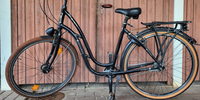 POL-DH: --- Syke, Kind auf Fahrrad angefahren und geflüchtet - Diepholz, Pkw auf Rollsplitt zu schnell, drei Verletzte --- - Foto: presseportal.de