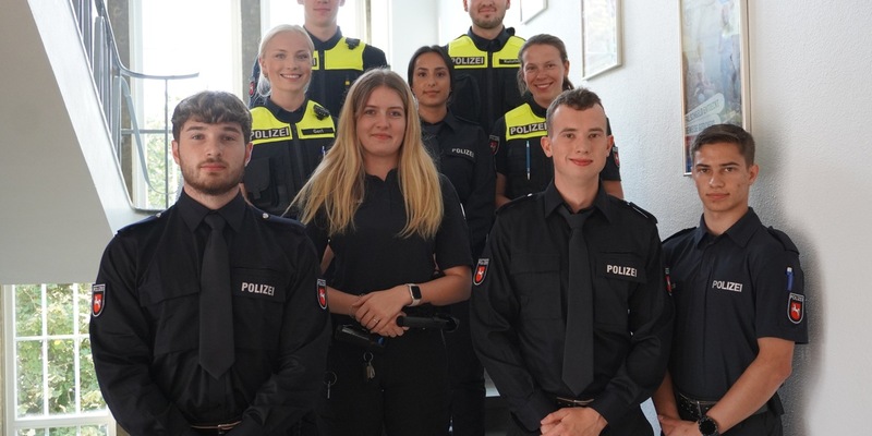 POL-HM: Neun Studierende der Polizeiakademie absolvieren die berufspraktiche Studienzeit in der Polizeiinspektion Hameln-Pyrmont/Holzminden - Foto: presseportal.de