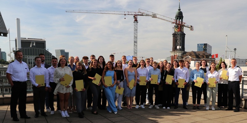 HZA-HH: Berufseinsteiger beim Hauptzollamt Hamburg//Jetzt Karriere beim ZOLL starten! - Foto: presseportal.de