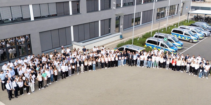 POL-AC: Das Polizeipräsidium Aachen begrüßt neue Mitarbeitende - Foto: presseportal.de