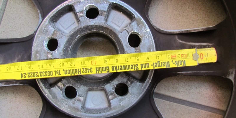 POL-HM: Radbolzen an Pkw gelöst - Polizei Bodenwerder sucht Zeugen - Foto: presseportal.de