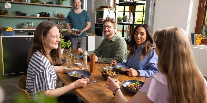 Im Land der Schnellesser: Die Deutschen mögen es sättigend und lecker - und das in maximal 30 Minuten / Repräsentative Bevölkerungsumfrage zum Thema Mittagspause - Foto: presseportal.de