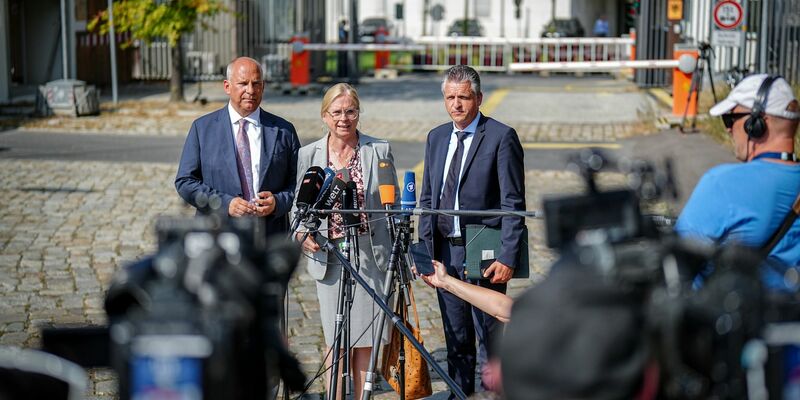 Vertreter der Union und der Länder trafen sich im Bundesinnenministerium mit Ampel-Vertretern. - Foto: Kay Nietfeld/dpa