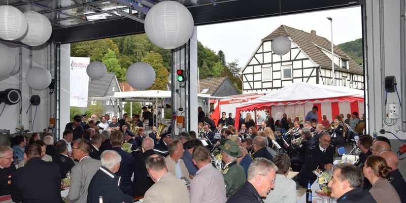 FW-OE: Offizielle Schlüsselübergabe des neuen Feuerwehrgerätehauses in Oedingen - Foto: presseportal.de