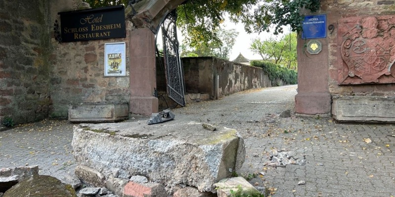 POL-PDLD: Edesheim - Torbogen beschädigt - Foto: presseportal.de