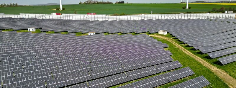 Reiches Amtsvorgänger Robert Habeck hatte mit verschiedenen Maßnahmen den Ausbau des Ökostroms vor allem aus Wind und Sonne vorangetrieben.n(Symbolbild) - Foto: Jan Woitas/dpa