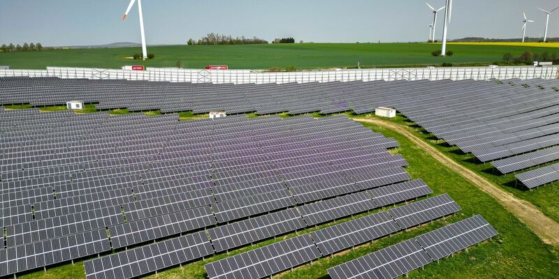 Strom aus erneuerbaren Energien wird immer wichtiger. (Archivbild) - Foto: Jan Woitas/dpa