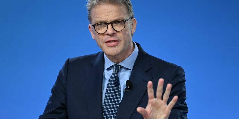 Deutsche-Bank-Chef Sewing warnt nach den Landtagswahlen in Ostdeutschland vor Folgen für den Standort Deutschland. (Archivbild) - Foto: Arne Dedert/dpa