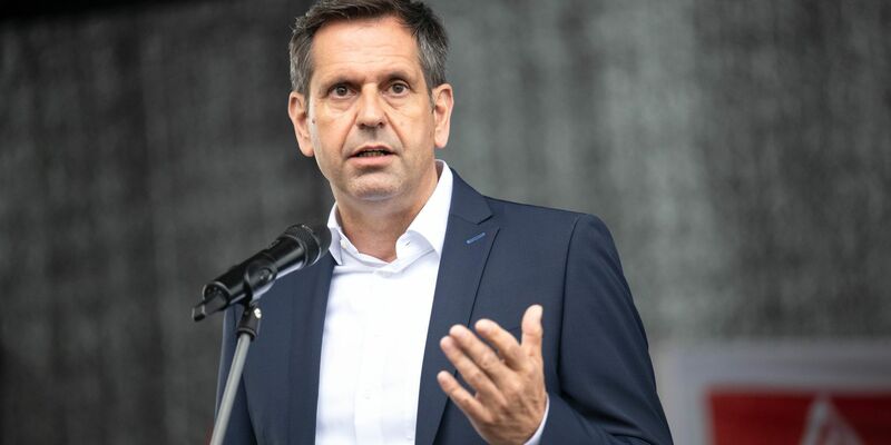 Bund und Land hatten der angeschlagenen Meyer Werft die Rettung im August in Papenburg zugesagt. (Archivbild) - Foto: Sina Schuldt/dpa