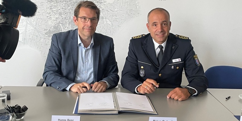 POL-DA: Darmstadt: Gemeinsam für ein sicheres Darmstadt/Oberbürgermeister und Polizeipräsident unterzeichnen Aktionsplan Sicheres Darmstadt - Foto: presseportal.de
