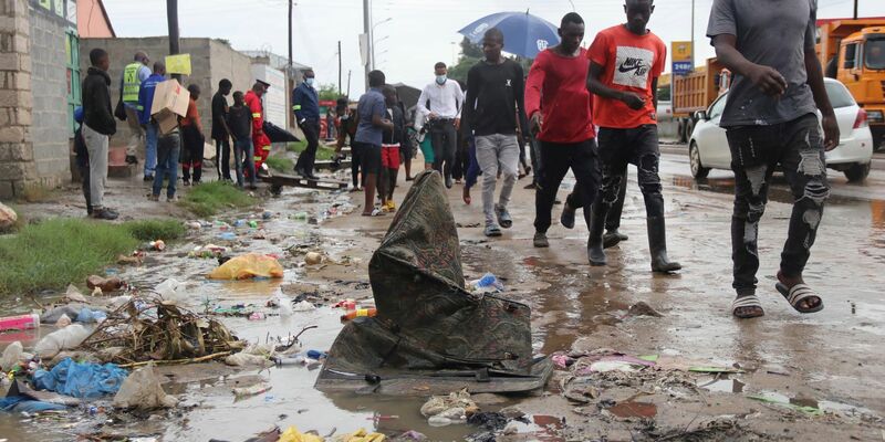Verseuchtes Trinkwasser und Nahrungsmittel können Cholera auslösen. (Archivbild) - Foto: --/AP/dpa