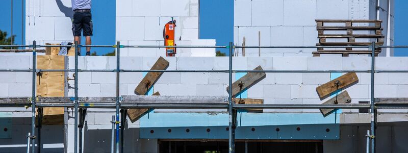 Beim Bauen soll es künftig mehr Tempo geben. (Symbolbild) - Foto: Jens Büttner/dpa